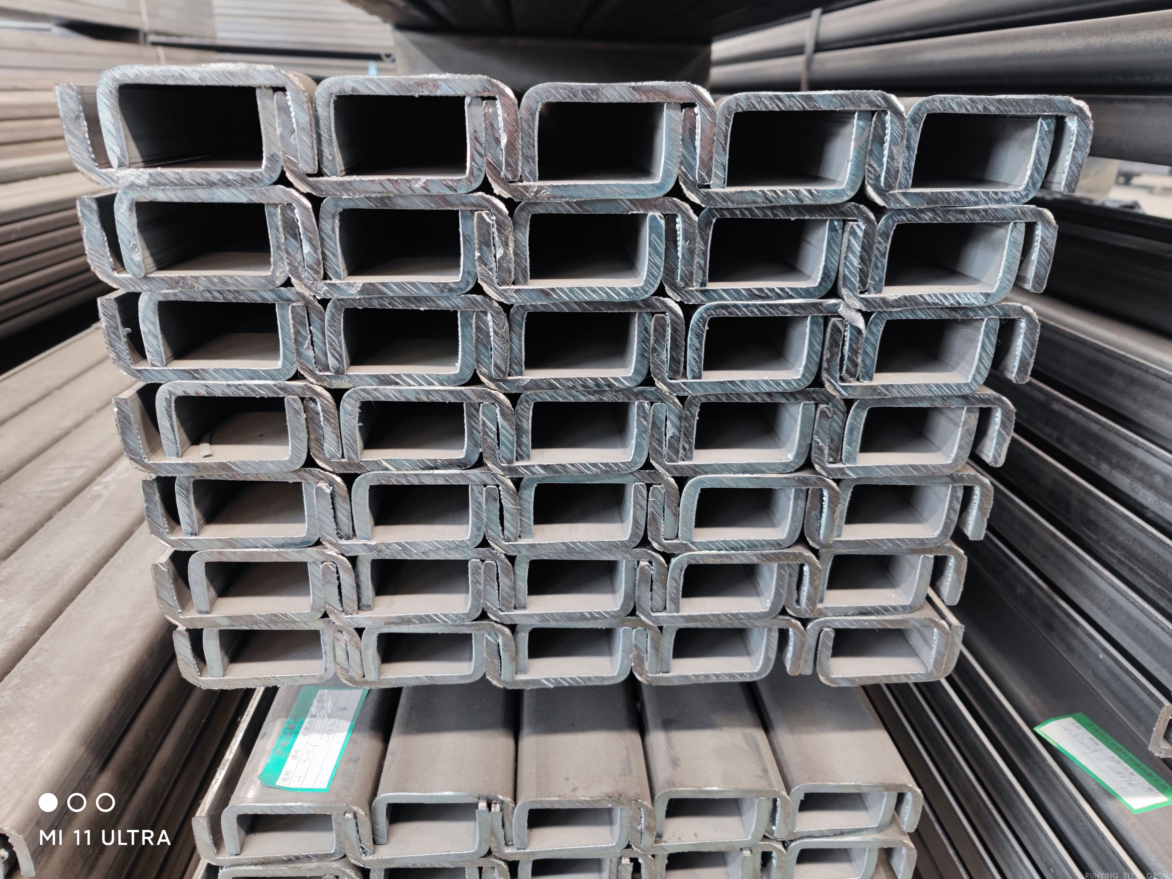 High-quality galvanized C purlins with Z275 coating ready for export from Tangshan factory.jpg